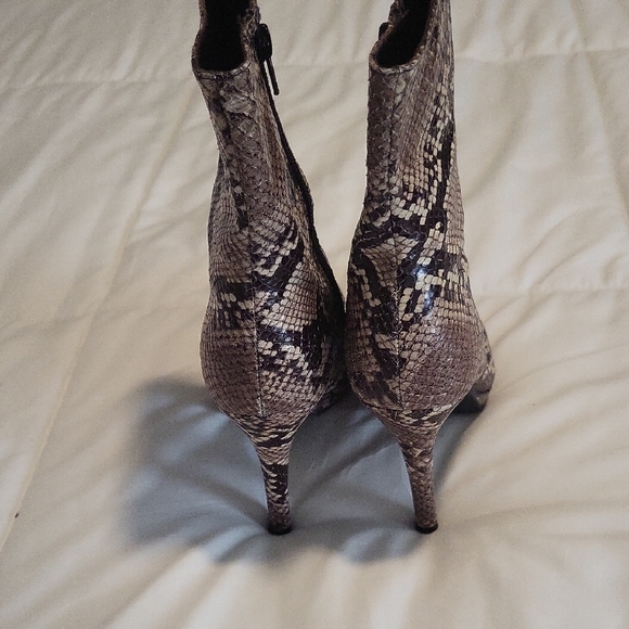 Stuart Weitzman Snakeskin Heeled Boots - Picture 5 of 6